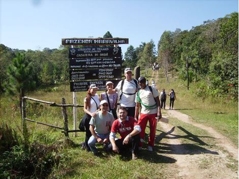 turistas visita cachoeira do sagui